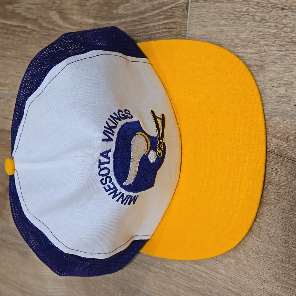 Vtg NWOT 80s Minnesota Vikings mesh snapback Trucker hat